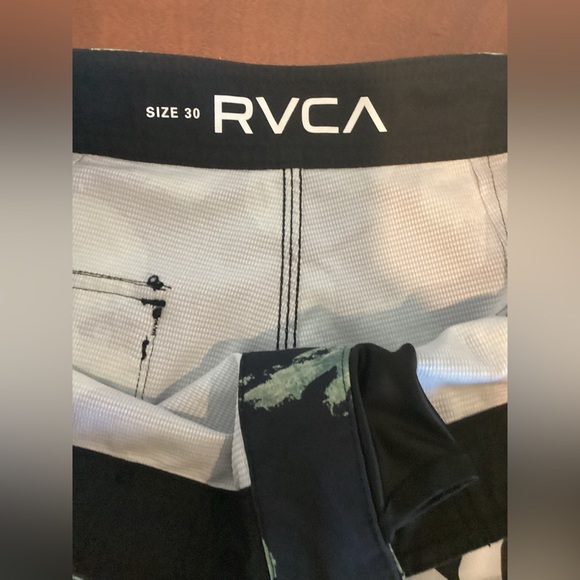 RVCA men’s board shorts swim boardshorts
Size 30 black green tropical - Picture 5 of 5